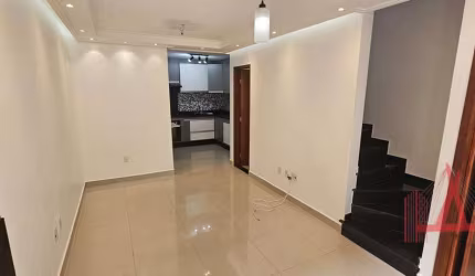 Sobrado em Condomínio Fechado à Venda com 2 dormitórios, 2 vagas de garagem, com 65 m² - Vila Isolina Mazzei