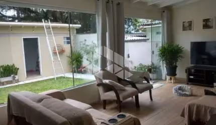 Casa / 2 Dormitórios / 2 Vagas / Jardim Europa / Porto Alegre / RS