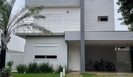 Casa de condomínio sobrado para venda tem 285 metros quadrados com 3 quartos
