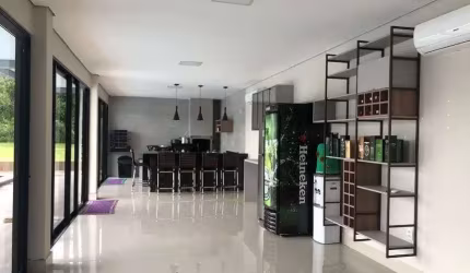 Casa de condomínio térrea para venda possui 900 metros quadrados com 6 quartos