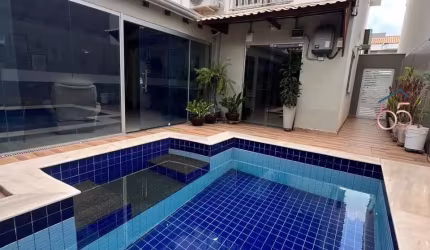 Linda Casa Sobrado no Condominio Flor do Cerrado em Cuiabá-MT.