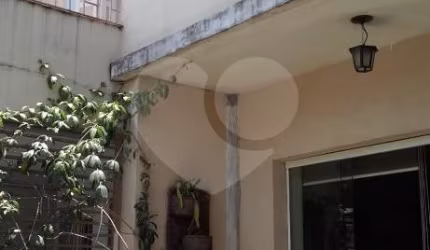 Sobrado à venda | 170m² | 3 dormitórios | 2 vagas em Santana!