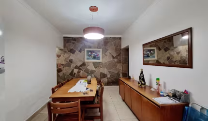 Casa à venda | 223m² | 3 quartos (1 suíte) | 2 vagas na Vila Maria Alta!
