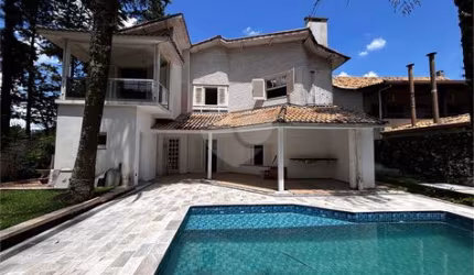 Casa de Condomínio à venda | 4 suítes | 5 vagas no Alphaville 2!