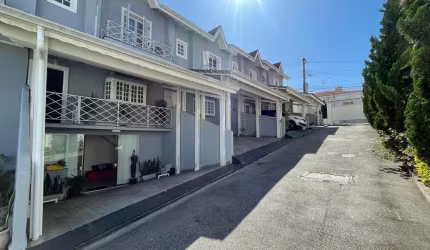 Sobrado de Condomínio à venda | 175 m² | 3 dormitórios (1 suíte) | 2 vagas na Vila Silveira!