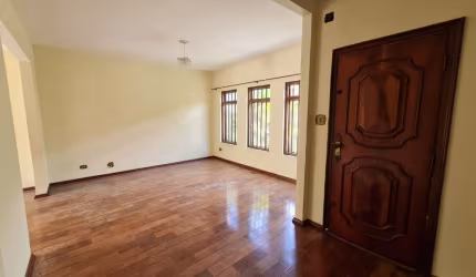 Sobrado à venda | 210 m² | 3 quartos (1 suíte) | 2 vagas na Vila Pedro Moreira!