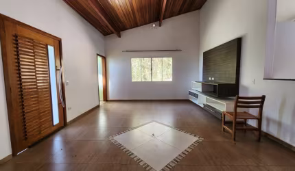 Casa á venda | 200 m² | 4 dormitórios (2 suítes)  | 6 vagas em Caraguatá - Mairiporã/SP!