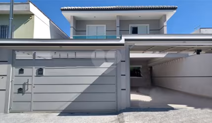 SOBRADO À VENDA | 195 M² | 3 SUÍTES | 4 VAGAS | VILA GALVÃO