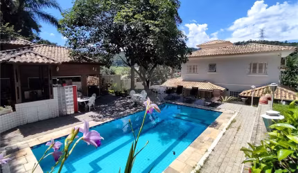 Casa à Venda Condomínio Fechado 280m²| 3 Suítes| 4 Vagas| Área Gourmet com Piscina na Serra da Cantareira