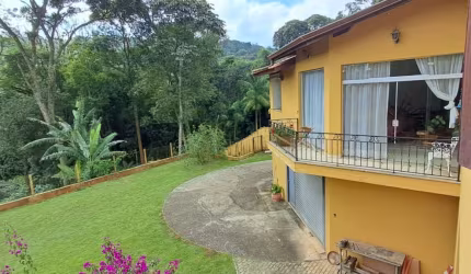 Casa de Condomínio à Venda | 1350 m² total | 4 Suítes | 6 Vagas na Serra da Cantereira