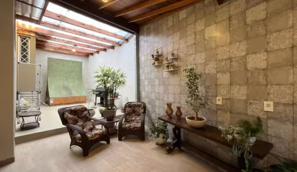 Casa à Venda | 225 m² | 3 dormitórios (1 suíte) | 4 vagas no Centro de Barueri/SP!