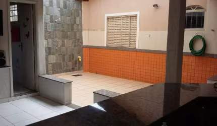 Casa para Venda em Uberlândia, Nossa senhora das graças, 3 dormitórios, 1 suíte, 3 banheiros, 2 vagas