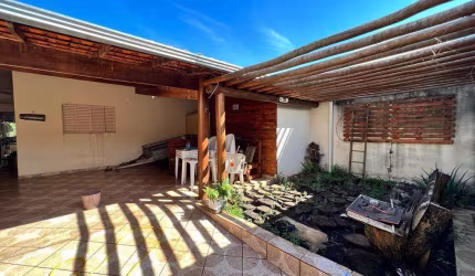 Casa para Venda em Uberlândia, Novo Mundo, 3 dormitórios, 2 suítes, 4 banheiros, 2 vagas