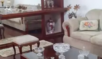 Casa para Venda em Uberlândia, Centro, 3 dormitórios, 1 suíte, 3 banheiros, 2 vagas