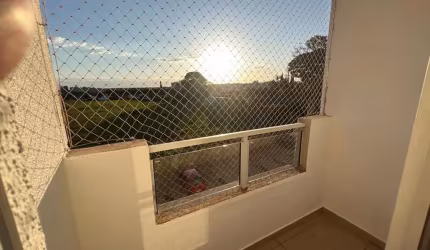 Apartamento à venda no Centro com 2 dormitórios sendo 1 suíte com sacada.