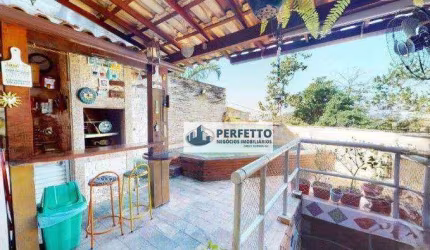 Vende - Laranjeiras - Casa Triplex Reformada com Piscina, Churrasqueira e vaga de garagem
