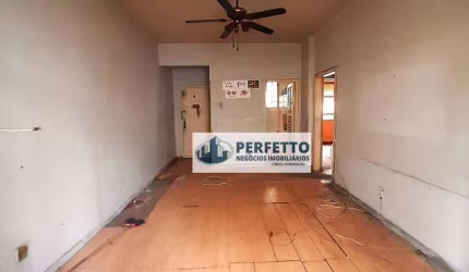 Vende - Oportunidade em Laranjeiras - Apartamento de 2 quartos precisando de obra geral