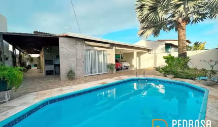 Casa com 252 m2 - 4 quartos - Área Gourmet c/ Piscina - Capim Macio - 6 vagas - Reformada