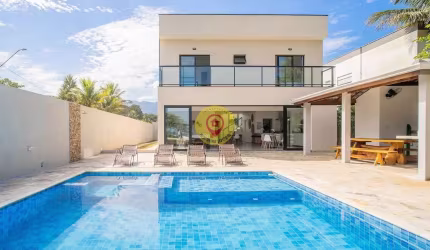 Luxuosa Propriedade à Beira-Mar com Acesso Direto à Praia