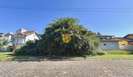 Terreno em Condomínio Fechado – Segurança e Tranquilidade para Sua Família
