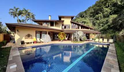 Casa Ampla e Sofisticada em Uma das Praias Mais Preservadas de São Sebastião