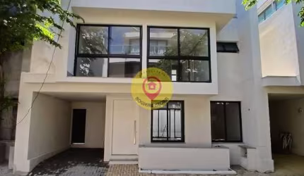 Luxuosa Casa Tríplex no Condomínio Cambury Residence II – A 200m da Praia de Cam