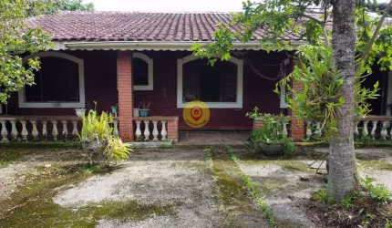 Oportunidade Imperdível! Casa para Reforma a Apenas 1km da Praia