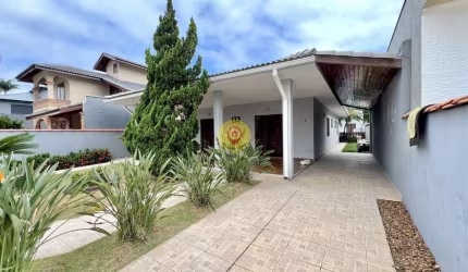 Casa à Venda em Condomínio a 850 Metros da Praia – Perfeita para Conforto e Laze