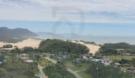 Casa à venda em Garopaba-SC, Areais de Macacu: 3 quartos, 3 suítes, 3 salas, 4 banheiros, 2 vagas, 207m² - Vista deslumbrante de mar e dunas!