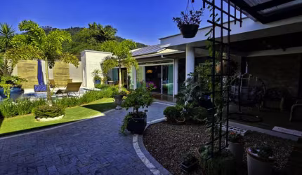 Casa com piscina no bairro Rio Hern em Schroeder