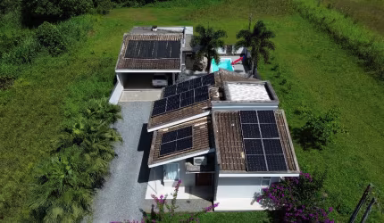 Casa com Piscina à Venda no Centro Norte em Schroeder