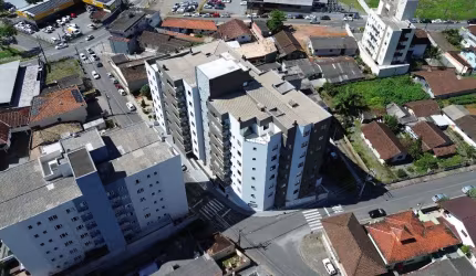 Apartamento no 6º andar com suíte + 1 quarto e duas vagas de garagem no bairro Jaraguá Esquerdo em Jaraguá do Sul
