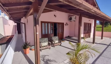 Casa com 4 quartos à venda na Rua José Roberto da Silva Andreani, 10, Serraria, São José por R$ 750.000