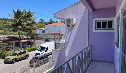 Casa com 2 quartos à venda na Rua Elias Merise, 172, Roçado, São José por R$ 670.000