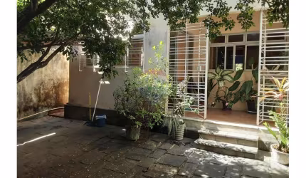 Casa na Encruzilhada , 226 m2 , 4 quartos, 1 suíte , Jardim , quintal