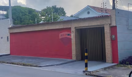 Imóvel espetacular, em San Martin, com piscina e ampla área livre, ideal para residência ou comércio.