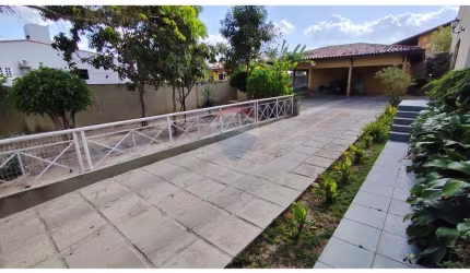VENDO  GRAVATA  - CASA DE ESQUINA COM 370 MTS  E ÁREA ÚTIL DE   840 MTS  - PRÓXIMO AO CENTRO / POLO MOVELEIRO