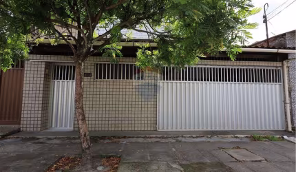 Oportunidade no Cordeiro: Casa com 322m², 6 Quartos e 4 Vagas!