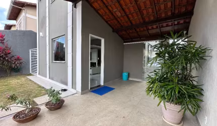 Casa Duplex com 4 quartos, sendo 2 suites, energia solar, quintal,  780.000,00