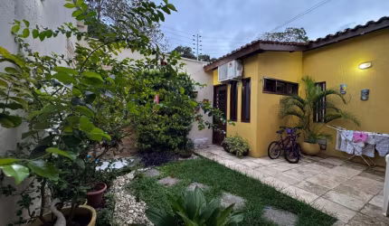 Casa em Condomínio com 3 quartos, sendo 1 suíte, quintal, ventilada, R$ 760.000,00