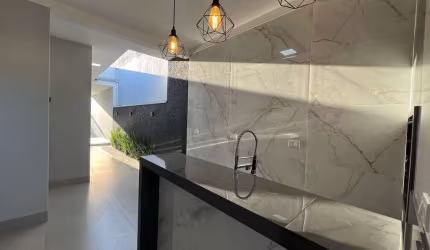 Casa muito bem localizada, com acesso rápido ao centro. Jd Hamada II