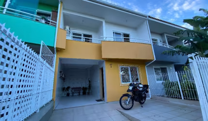 Sobrado com 3 dormitórios 1 suíte em Ipiranga São José SC