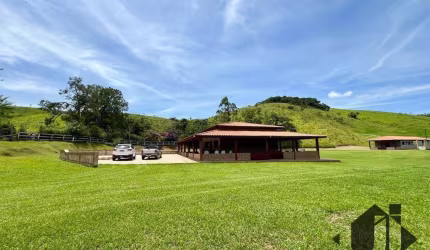Sítio com 2 dormitórios à venda, 76000 m² por R$ 1.600.000,00 - Sete Voltas - Taubaté/SP