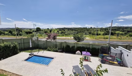 Casa de Luxo em Condomínio na Granja Marileusa: Conforto e Segurança