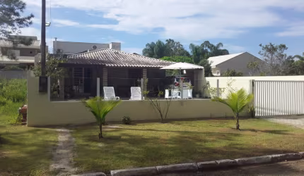 CASA À VENDA BALNEÁRIO ATAMI SUL