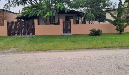 CASA COM 4 QUARTOS EM BALNEÁRIO PONTAL DO SUL