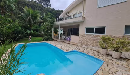 Casa de praia no residencial Guaratuba II em Bertioga