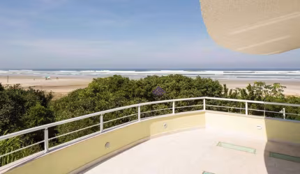 CASA PÉ NA AREIA À VENDA  EM GUARATUBA II - LITORAL NORTE PAULISTA - BERTIOGA