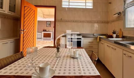 Casa Térrea à Venda na Vila Jaguara - Sao Paulo, com 178m² e 284m² de terreno, 3 dormitórios, 2 banheiros, 3 vagas de garagem. Oportunidade Única!!