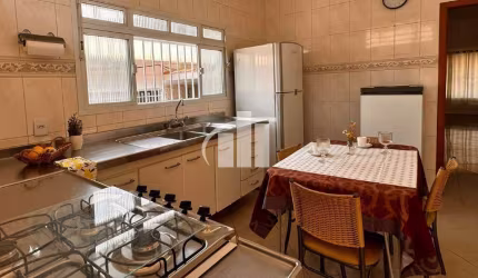 Casa Térrea à Venda na Vila Jaguara - Sao Paulo, com 178m² e 284m² de terreno, 3 dormitórios, 2 banheiros, 3 vagas de garagem. Oportunidade Única!!